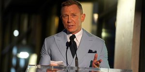 Ντάνιελ Κρεγκ ομιλία Walk of Fame μπλε κοστούμι