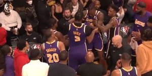 NBA: Πιάστηκαν στα χέρια Ντέιβις και Χάουαρντ σε τάιμ άουτ