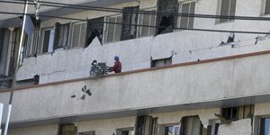Εικόνα κτιρίου που έχει υπσοτεί ζημιές από σεισμό στο Ιράν