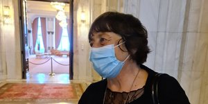 Έλενα Λαζάρ 