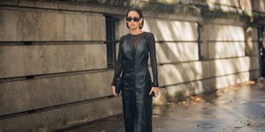 φόρεμα με μπλουζάκι στιλιστικό τρικ