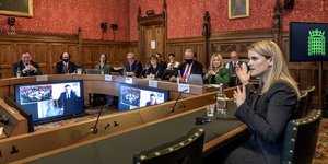 Η πρώην τεχνικός Φράνσις Χόγκεν στο βρετανικό κοινοβούλιο