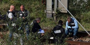 Αστυνομικοί στο σημείο του δυστυχήματος στη Νότια Γαλλία