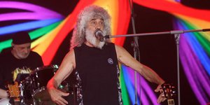 Ο Γιάννης Γιοκαρίνης επί σκηνής