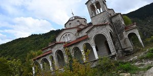 Ροπωτό: Αυτό είναι το χωριό «φάντασμα» που βουλιάζει