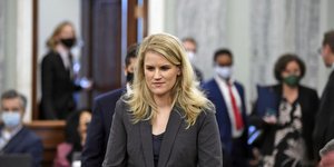 H Φράνσις Χάουγκεν κατά την ακρόασή της για το Facebook στο Κογκρέσο