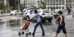 Βροχή στο κέντρο της Αθήνας