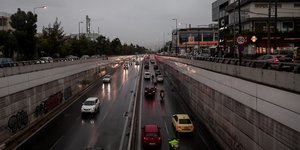 Κυκλοφορία οχημάτων στην Κηφισίας εν μέσω της κακοκαιρίας «Μπάλλος»