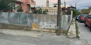 κάτοικοι οχυρώνουν σπίτια στην Εύβοια με λαμαρίνες