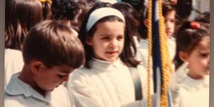 Αναγνωρίζετε το κορίτσι της φωτογραφίας; Είναι γνωστή παρουσιάστρια