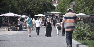 Πολίτες στην Ερμού