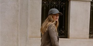 γυναίκα με μποτάκια 