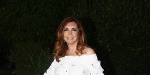 Η Μιμή Ντενίση με λευκό τοπ