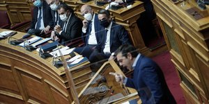 Μητσοτάκης και Τσίπρας στη Βουλή για την ελληνογαλλική συμφωνία