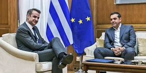 Ο Κυριάκος Μητσοτάκης με τον Αλέξη Τσίπρα στο Μέγαρο Μαξίμου