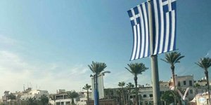 Νίκος Δένδιας ελληνική σημαία στην Τρίπολη Λιβύης