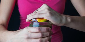 Πώς να ανοίξετε ένα βαζάκι...που δεν ανοίγει