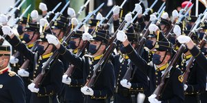 παρέλαση μάσκες