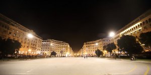 Αδεια πλατεία Αριστοτέλους/Seleo.gr