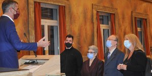 O 87χρονος κύριος Νίκος και η 85χρονη κυρία Μαρία