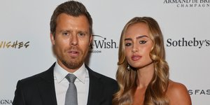 Ο πρίγκιπας Wenceslas του Λιχτενστάιν με γοητευτική συνοδό