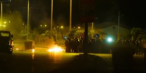 Οδοφράγματα από τις διαμαρτυρίες των Ρομά για το θάνατο του 20χρονου στο Πέραμα