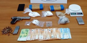 Τι ανακάλυψαν οι αστυΣυνελήφθησαν τέσσερα άτομα για διακίνηση ναρκωτικών στην ευρύτερη περιοχή της Αττικής