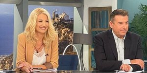 Φαίη Σκορδά: Με πιτζάμες πηγαίνει τον γιο της στο σχολικό – Η φωτογραφία του Λιάγκα