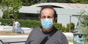 O Σπύρος Μπιμπίλας με μάσκα
