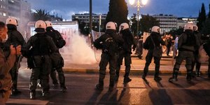 Επεισόδια σημειώθηκαν κατά τη διάρκεια του πανεκπαιδευτικού συλλαλητηρίου στο Σύνταγμα