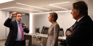 Συνάντηση Μηταράκη με Κάριν Κέλερ-Σάτερ και Μάριο Γκάτικερ