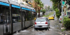 τραμ πλημμυρισμένος δρόμος