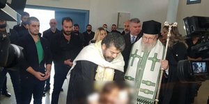 Η βάπτιση εντός φυλακών που ένωσε δύο κρατούμενους με χρόνιες διαφορές