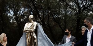Χρυσό άγαλμα της Κάλλας