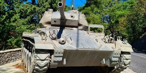 Υπάτη: Η πόλη της Ελλάδας που σε υποδέχεται με ένα άρμα μάχης
