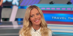 Η Ζέτα Μακρυπούλια με ρούχα ZARA