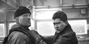 Ο Τζέισον Στέιθαμ με τον Ικο Ουβάις, από τα γυρίσματα των Αναλώσιμων