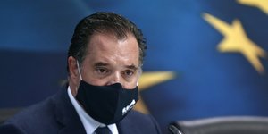 Ο Άδωνις Γεωργιάδης σε συνέντευξη Τύπου με μάσκα
