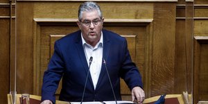 Ο Δημήτρης Κουτσούμπας κατά τη διάρκεια ομιλίας του στη Βουλή