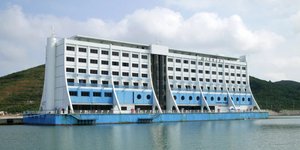 To πρώτο πλωτό ξενοδοχείου του κόσμου σκουριάζει πλέον στη Βόρεια Κορέα 