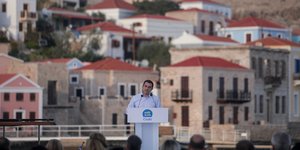 Ο Κώστας Σκρέκας κατά την ομιλία του στη Χάλκη