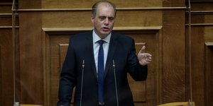 Ο Κυριάκος Βελόπουλος κατά τη διάρκεια ομιλίας του στη Βουλή