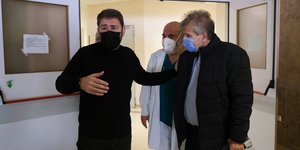 Ο Νίκος Ανδρουλάκης κατά την επίσκεψή του στο Γενικό Νοσοκομείο Καβάλας