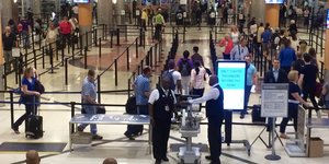 Χάος και πανικός στο αεροδρόμιο της Ατλάντα μετά την τυχαία εκπυρσοκρότηση όπλο