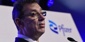 CEO Pfizer Αλμπερτ Μπουρλά