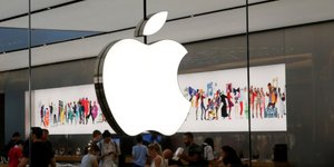 Ο τεχνολογικός κολοσσός ανακοίνωσε ότι θα πρέπει να προσαρμόσει τις τιμές στα νέα δεδομένα