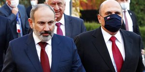 Ο Αρμένιος πρωθυπουργός Nikol Pashinyan με τον Ρώσο ομόλογό του  Mikhail Mishustin