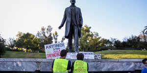 Πολλοί είναι οι αρνητές του κορωνοϊού που πληρώνουν βαρύ τίμημα...