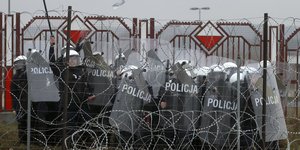 Πολωνικές αστυνομικές δυνάμεις στα σύνορα με τη Λευκορωσία