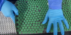 Οι φαρμακευτικές εταιρείες που παρασκευάζουν εμβόλιο προσπαθούν να αντιμετωπίσουν και τις μεταλλάξεις του Covid-19